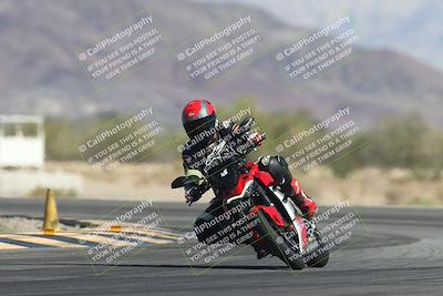 media/Oct-30-2025-Racers Edge (Thu) [[dabbdaf680]]/3-B Group/Session 2 (Turn 14)/